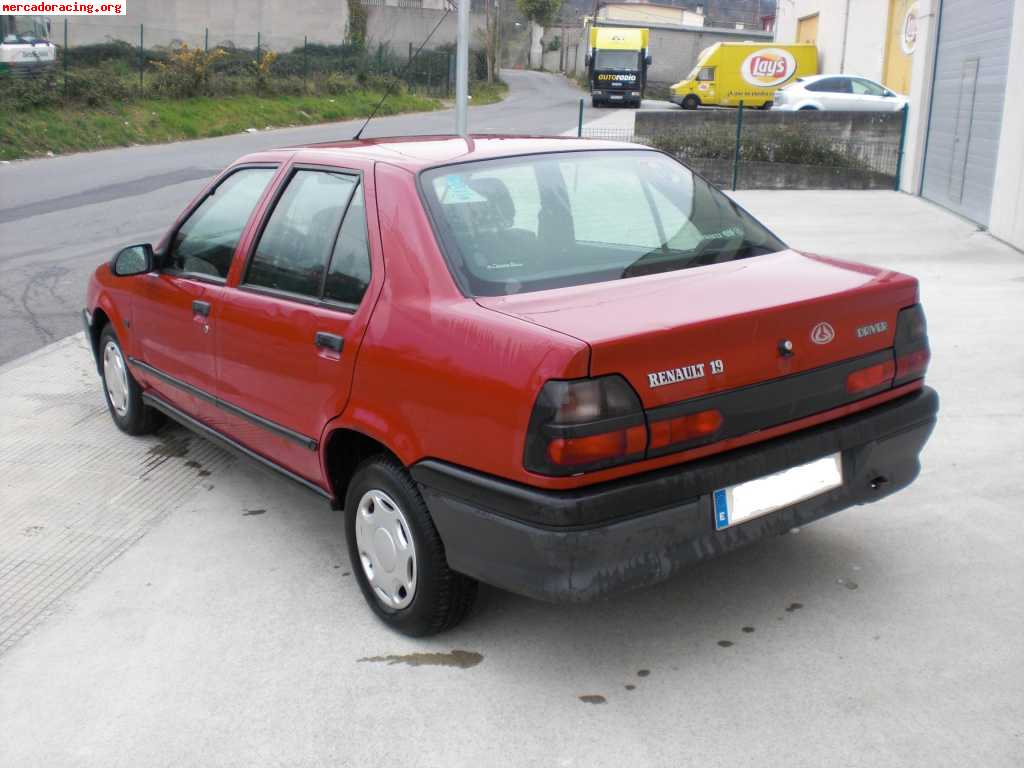 Renault 19 тахометр