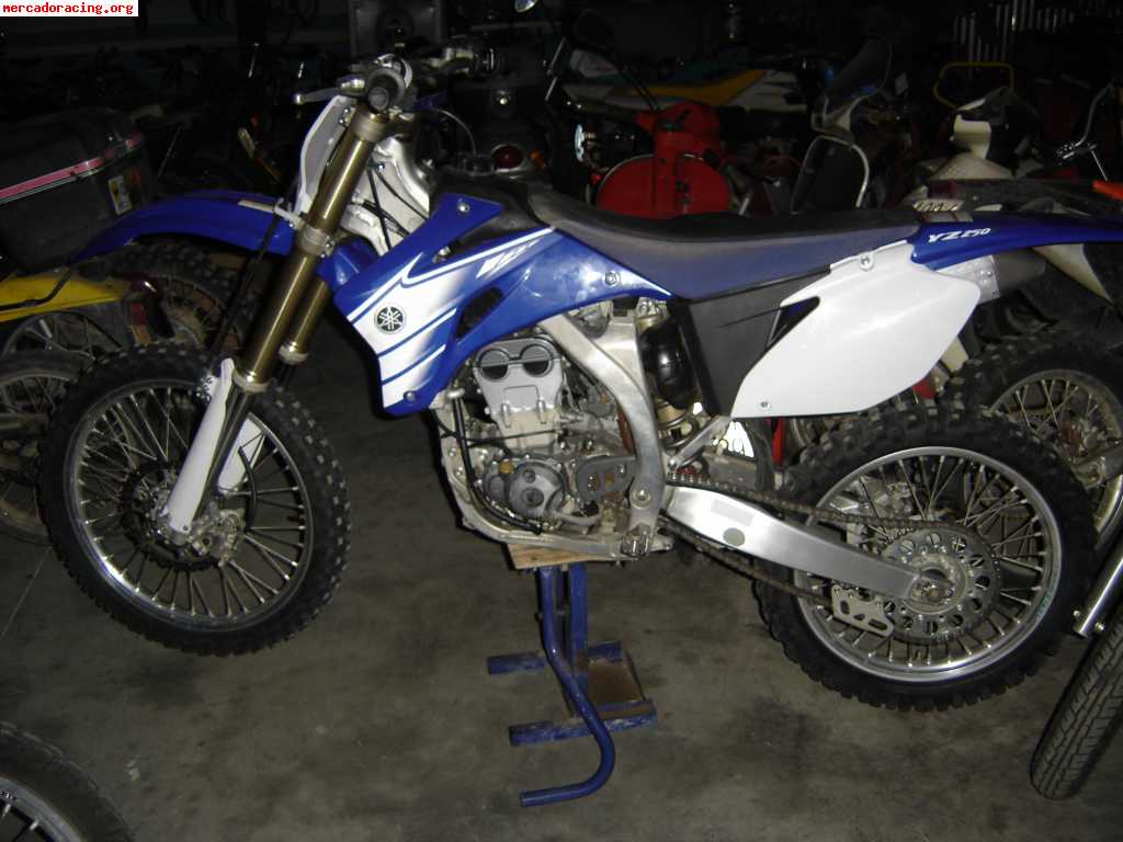 Se vende Yamaha yzf  250  noviembre 07  3500  negociables